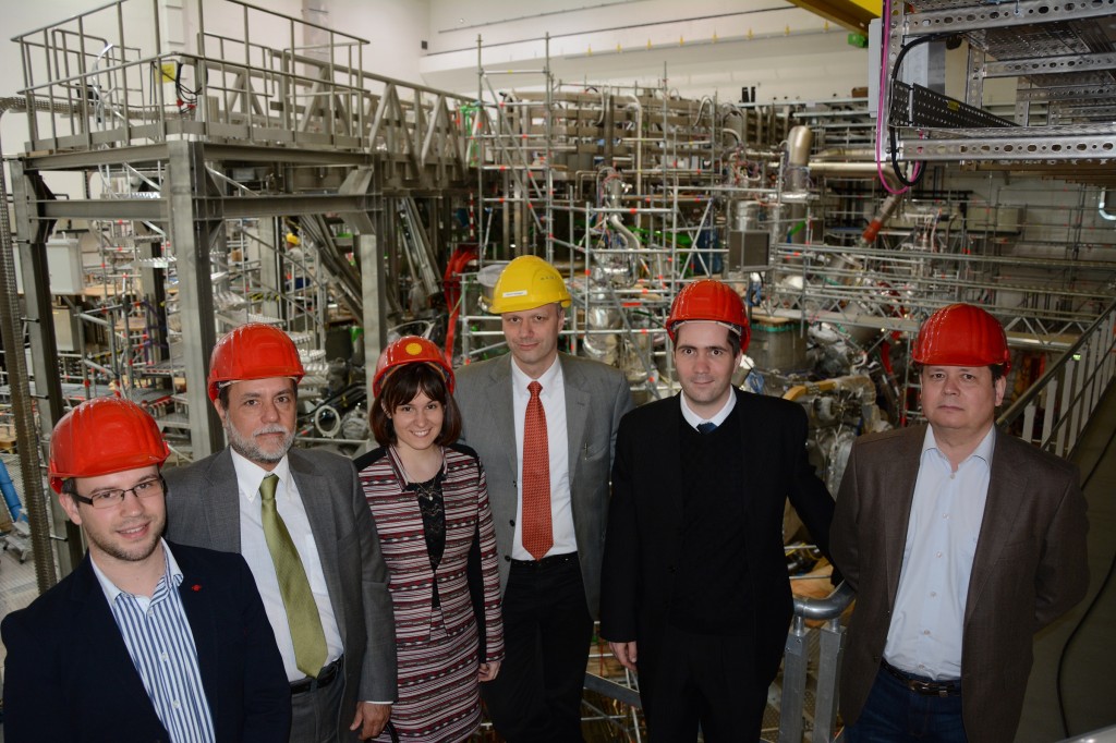 A berlini magyar tudományos attasé meglátogatta a kutatókat a W7-X-nél